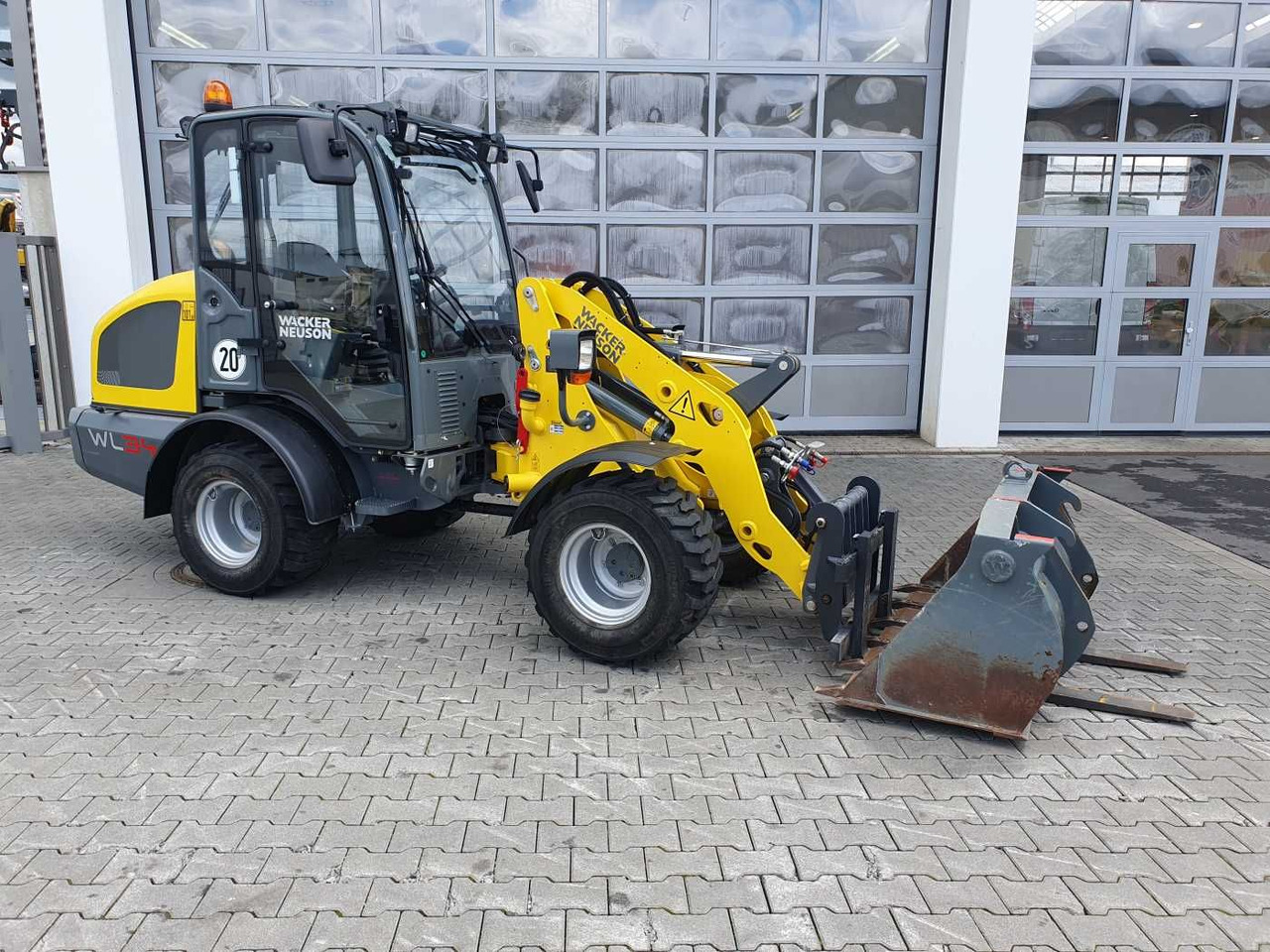 Wacker WL34 (RL40) / Schaufel + Gabel / nur 743h / 62PS - Chargeuse sur pneus: photos 2 Wacker WL34 (RL40) / Schaufel + Gabel / nur 743h / 62PS - Chargeuse sur pneus: photos 2