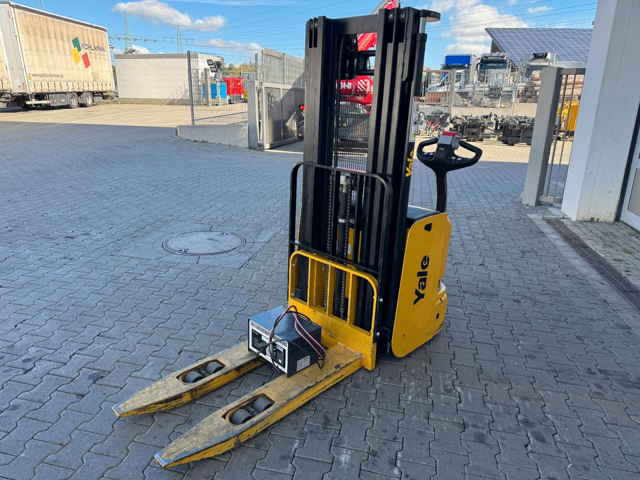 Yale MS 12 AC / Triplex: 4m! / nur 180h! / 2014 - Gerbeur: photos 5 Yale MS 12 AC / Triplex: 4m! / nur 180h! / 2014 - Gerbeur: photos 5