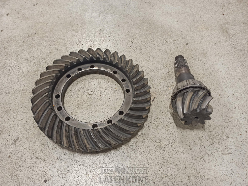Volvo L70D Pinionakseli ja lautaspyörä / Drive gear - Transmission pour Engins de chantier: photos 1 Volvo L70D Pinionakseli ja lautaspyörä / Drive gear - Transmission pour Engins de chantier: photos 1