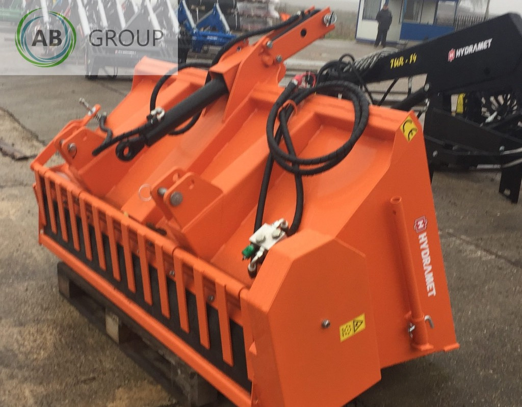 Hydramet tractor sand spreader T-018 - Epandeur de sable: photos 4 Hydramet tractor sand spreader T-018 - Epandeur de sable: photos 4