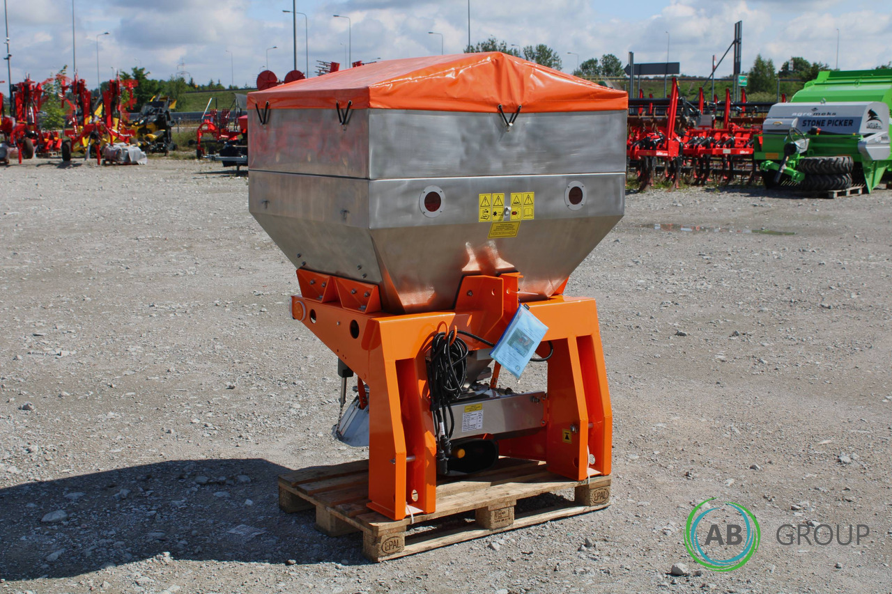 Municipal Spreader POM Augustów N065 - Epandeur de sable: photos 1 Municipal Spreader POM Augustów N065 - Epandeur de sable: photos 1