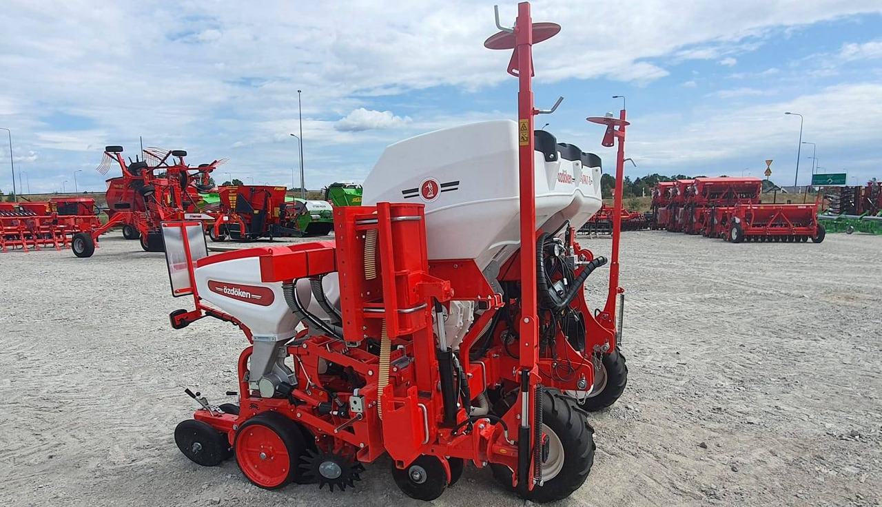 Ozdoken pneumatic precision seeder model VPKT-DG6 - on stock - Semoir monograine: photos 4 Ozdoken pneumatic precision seeder model VPKT-DG6 - on stock - Semoir monograine: photos 4