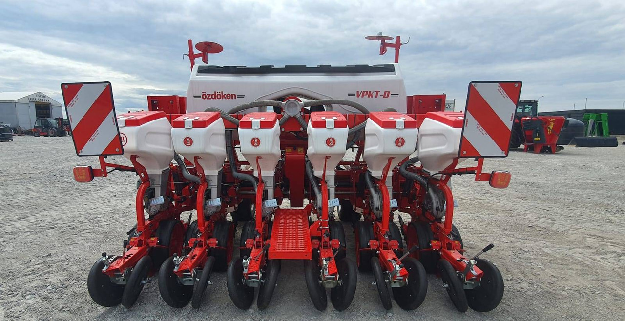 Ozdoken pneumatic precision seeder model VPKT-DG6 - on stock - Semoir monograine: photos 2 Ozdoken pneumatic precision seeder model VPKT-DG6 - on stock - Semoir monograine: photos 2