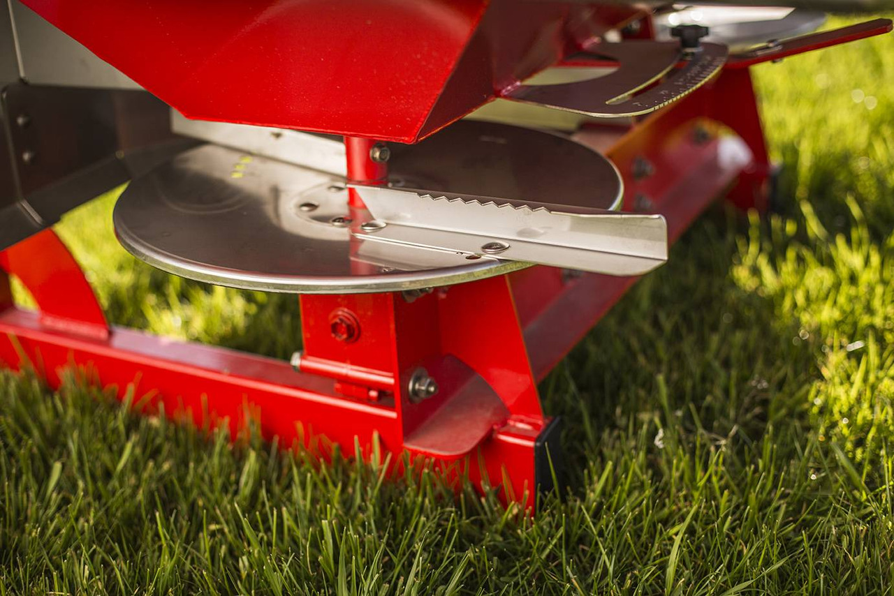 Rozsiewacz do nawozów JUNIOR II ( 600kg, 800kg, 1000kg, 1200kg, ) - Distributeur d'engrais: photos 2 Rozsiewacz do nawozów JUNIOR II ( 600kg, 800kg, 1000kg, 1200kg, ) - Distributeur d'engrais: photos 2