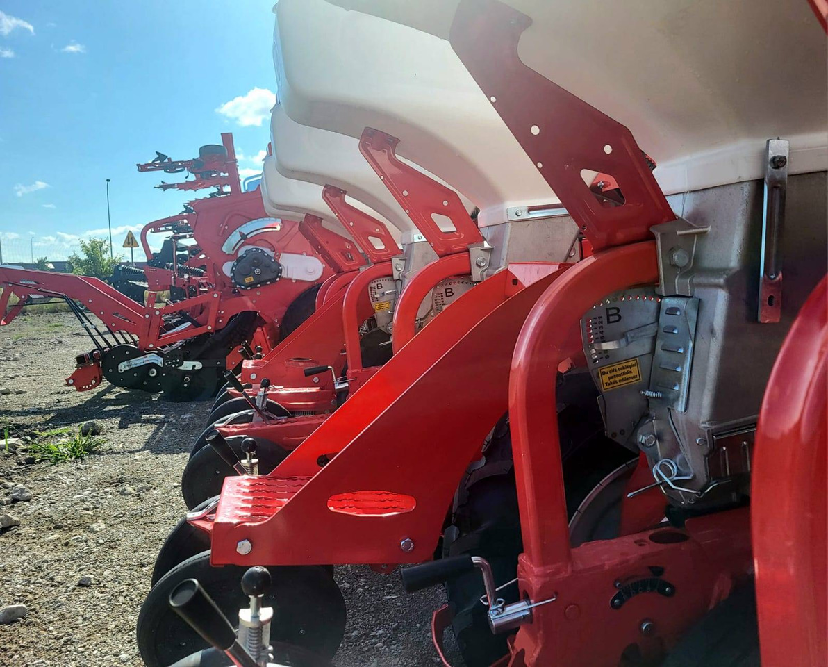 Six-row pneumatic precision seeder with depth fertilization Ozdoken VPKT-DG6 - Semoir monograine: photos 4 Six-row pneumatic precision seeder with depth fertilization Ozdoken VPKT-DG6 - Semoir monograine: photos 4