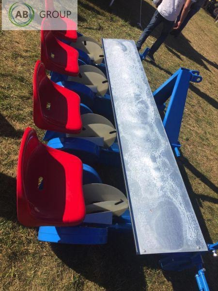 Taret seeding planter 4-rows - Semoir/ Planteuse: photos 2 Taret seeding planter 4-rows - Semoir/ Planteuse: photos 2