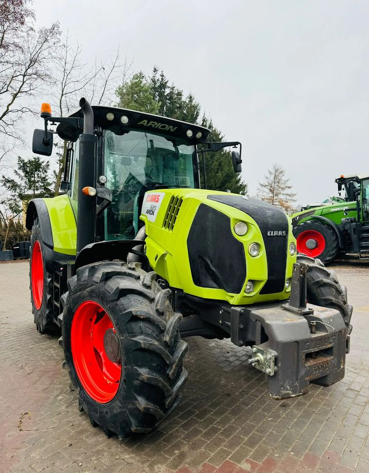 Tracteur agricole Claas Arion 620: photos 8