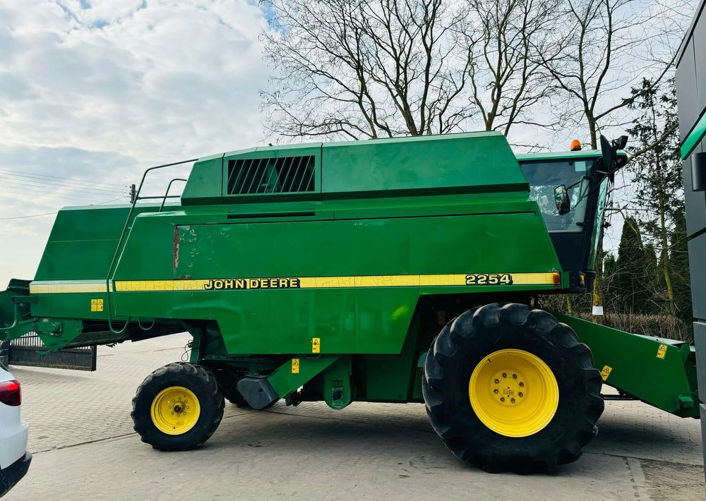 John Deere 2254 - Moissonneuse-batteuse: photos 3 John Deere 2254 - Moissonneuse-batteuse: photos 3