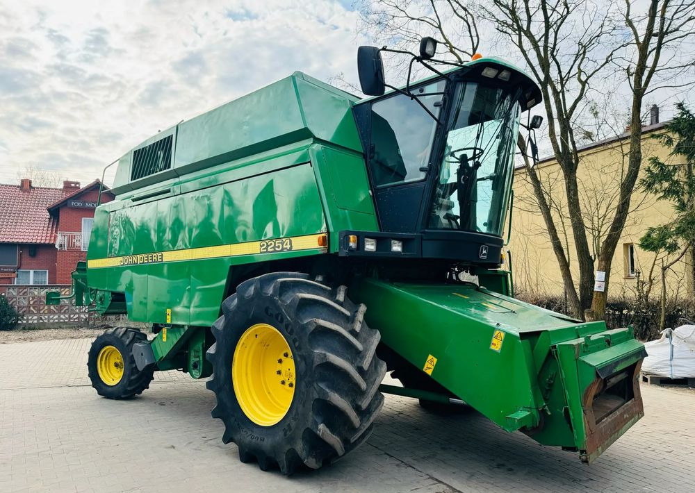 John Deere 2254 - Moissonneuse-batteuse: photos 2 John Deere 2254 - Moissonneuse-batteuse: photos 2