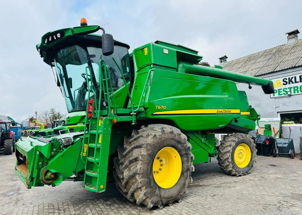 John Deere T670 - Moissonneuse-batteuse: photos 2 John Deere T670 - Moissonneuse-batteuse: photos 2