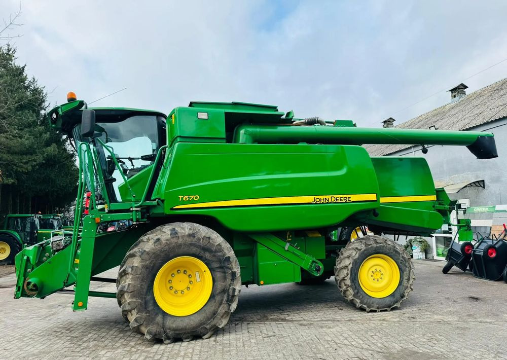 John Deere T670 - Moissonneuse-batteuse: photos 3 John Deere T670 - Moissonneuse-batteuse: photos 3