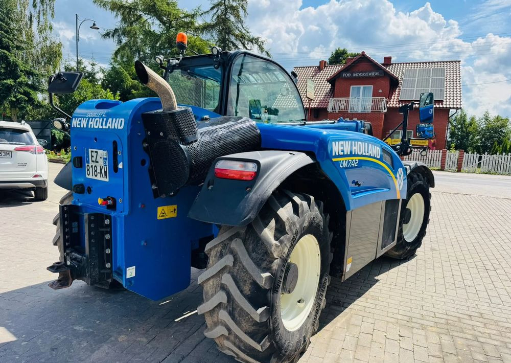 New Holland L7.42 - Chariot télescopique: photos 5 New Holland L7.42 - Chariot télescopique: photos 5