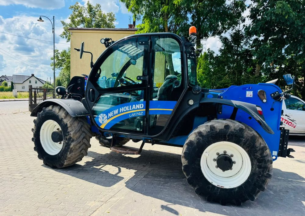 New Holland L7.42 - Chariot télescopique: photos 1 New Holland L7.42 - Chariot télescopique: photos 1