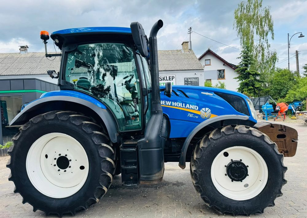New Holland T6.175 AUTOCOMMAND - Tracteur agricole: photos 1 New Holland T6.175 AUTOCOMMAND - Tracteur agricole: photos 1