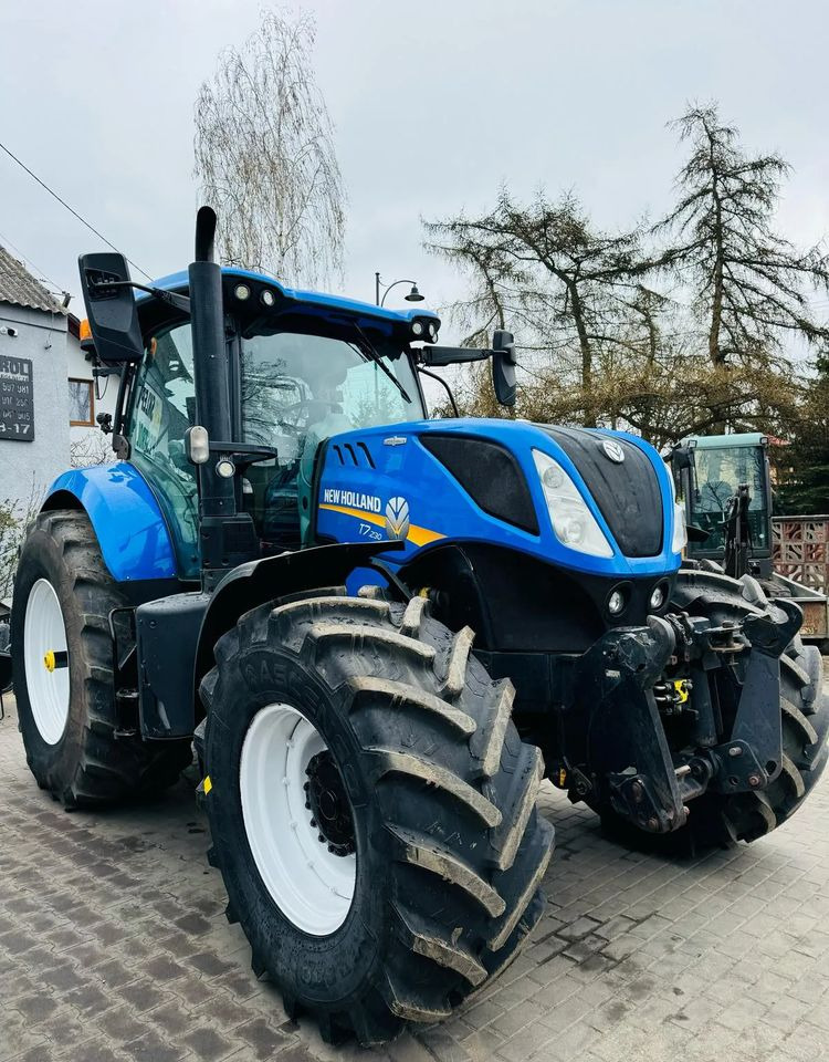 New Holland T7.230 AUTOCOMMAND - Tracteur agricole: photos 2 New Holland T7.230 AUTOCOMMAND - Tracteur agricole: photos 2