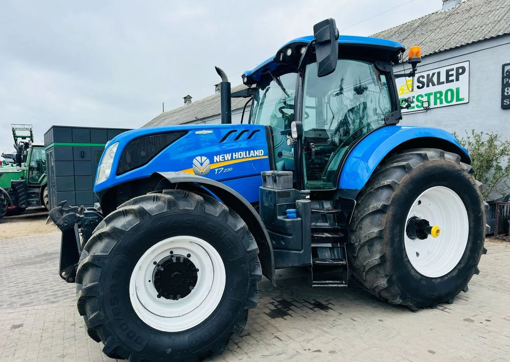 New Holland T7.230 AUTOCOMMAND - Tracteur agricole: photos 4 New Holland T7.230 AUTOCOMMAND - Tracteur agricole: photos 4