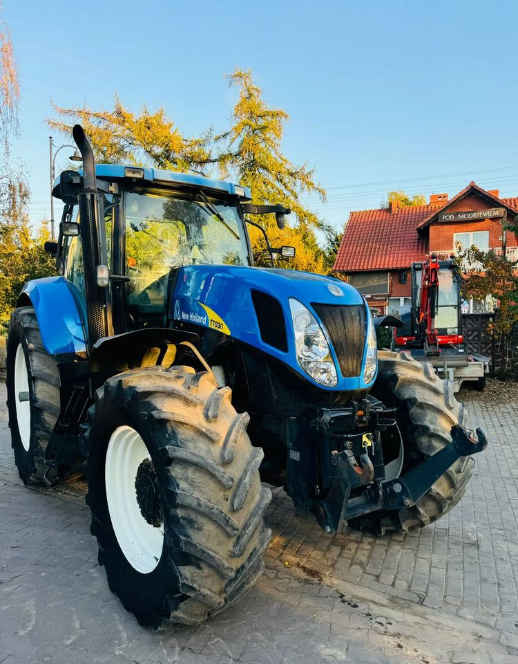New Holland T7030 - Tracteur agricole: photos 3 New Holland T7030 - Tracteur agricole: photos 3