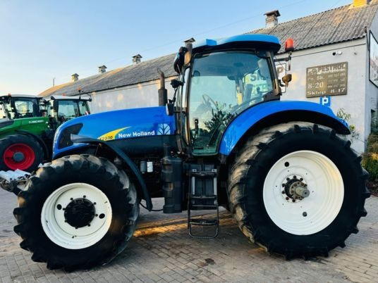 New Holland T7030 - Tracteur agricole: photos 5 New Holland T7030 - Tracteur agricole: photos 5
