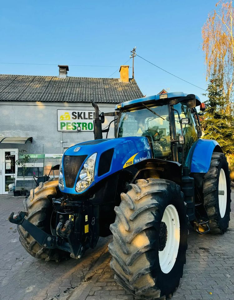 New Holland T7030 - Tracteur agricole: photos 4 New Holland T7030 - Tracteur agricole: photos 4