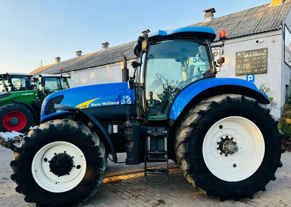 New Holland T7030 - Tracteur agricole: photos 5 New Holland T7030 - Tracteur agricole: photos 5