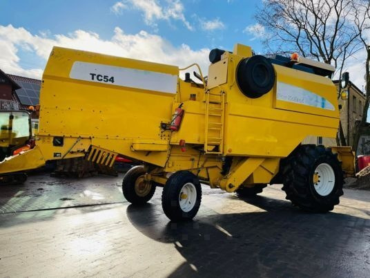 New Holland TC 54 - Moissonneuse-batteuse: photos 4 New Holland TC 54 - Moissonneuse-batteuse: photos 4