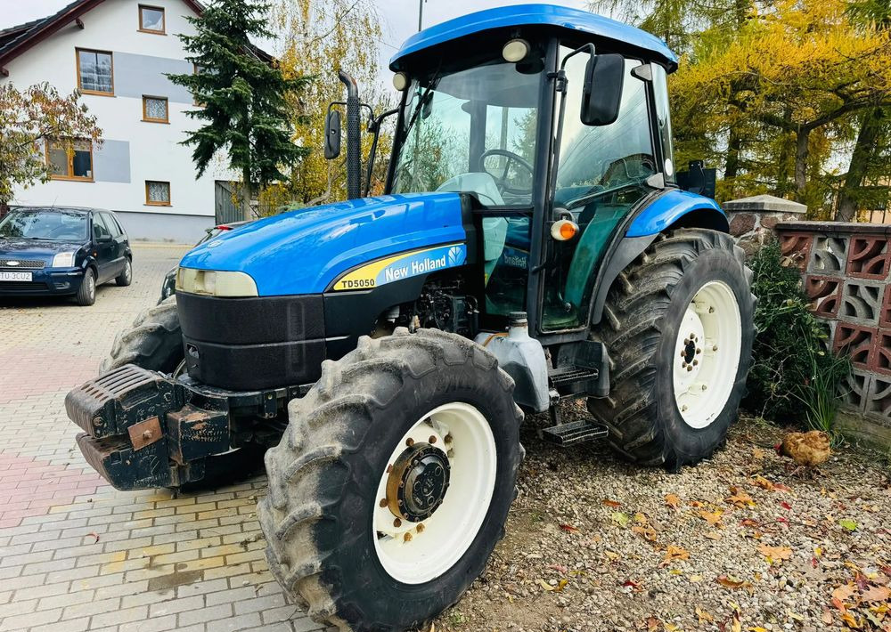 New Holland TD5050 - Tracteur agricole: photos 2 New Holland TD5050 - Tracteur agricole: photos 2