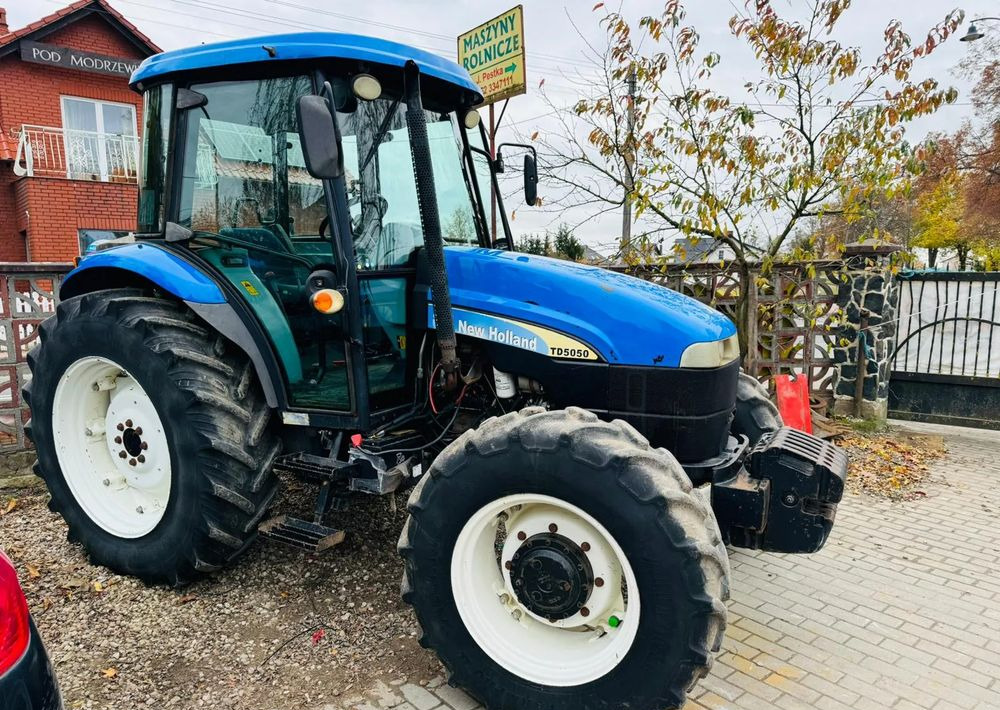 New Holland TD5050 - Tracteur agricole: photos 3 New Holland TD5050 - Tracteur agricole: photos 3