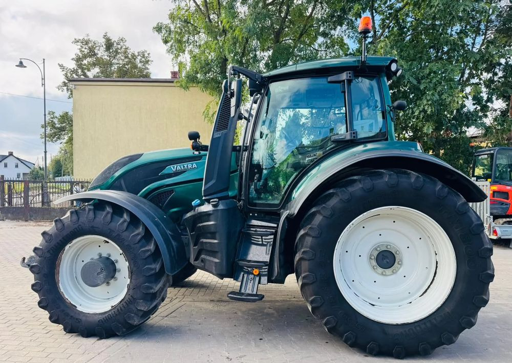 Valtra T214 Versu - Tracteur agricole: photos 4 Valtra T214 Versu - Tracteur agricole: photos 4