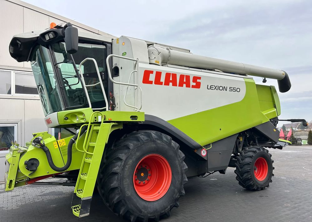 Claas Lexion 550 - Tracteur agricole: photos 1 Claas Lexion 550 - Tracteur agricole: photos 1