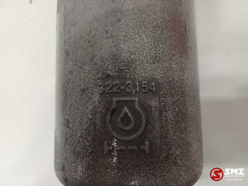 Caterpillar Oil filter + high temperature hose Caterpillar - Filtre à huile pour Matériel de manutention: photos 4 Caterpillar Oil filter + high temperature hose Caterpillar - Filtre à huile pour Matériel de manutention: photos 4
