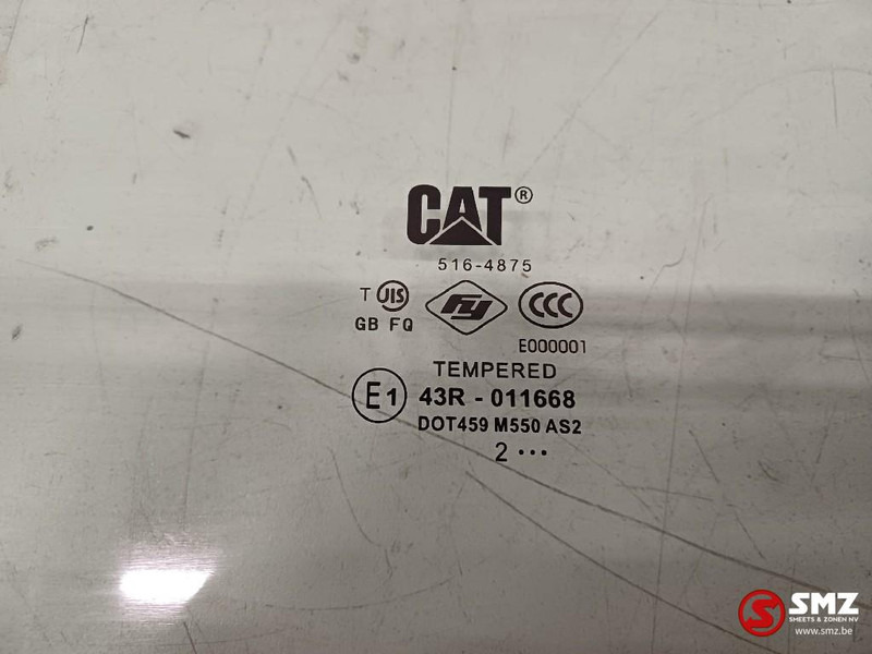 Caterpillar Rear glass Caterpillar - Fenêtre et pièces pour Matériel de manutention: photos 2 Caterpillar Rear glass Caterpillar - Fenêtre et pièces pour Matériel de manutention: photos 2
