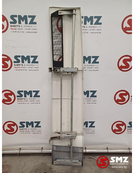 DAF Occ cabinespoiler rechts DAF - Aérodynamique/ Spoilers pour Camion: photos 2 DAF Occ cabinespoiler rechts DAF - Aérodynamique/ Spoilers pour Camion: photos 2