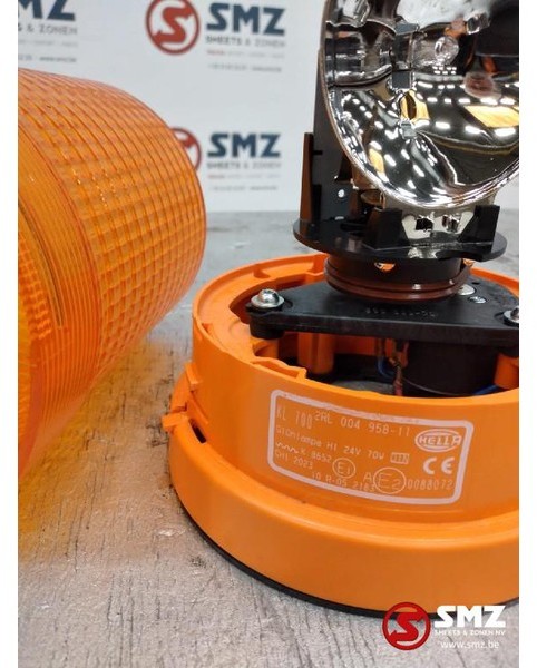 Diversen Occ zwaailamp Hella KL700 24V 70W - Lumière/ Éclairage pour Camion: photos 2 Diversen Occ zwaailamp Hella KL700 24V 70W - Lumière/ Éclairage pour Camion: photos 2