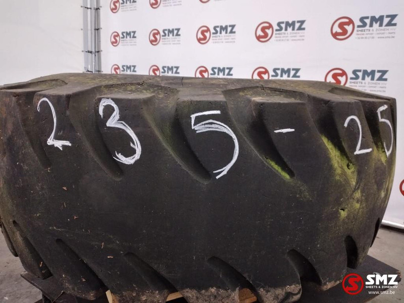 Firestone Occ bulldozerband Firestone 23.5-25 - Pneu pour Camion: photos 1 Firestone Occ bulldozerband Firestone 23.5-25 - Pneu pour Camion: photos 1