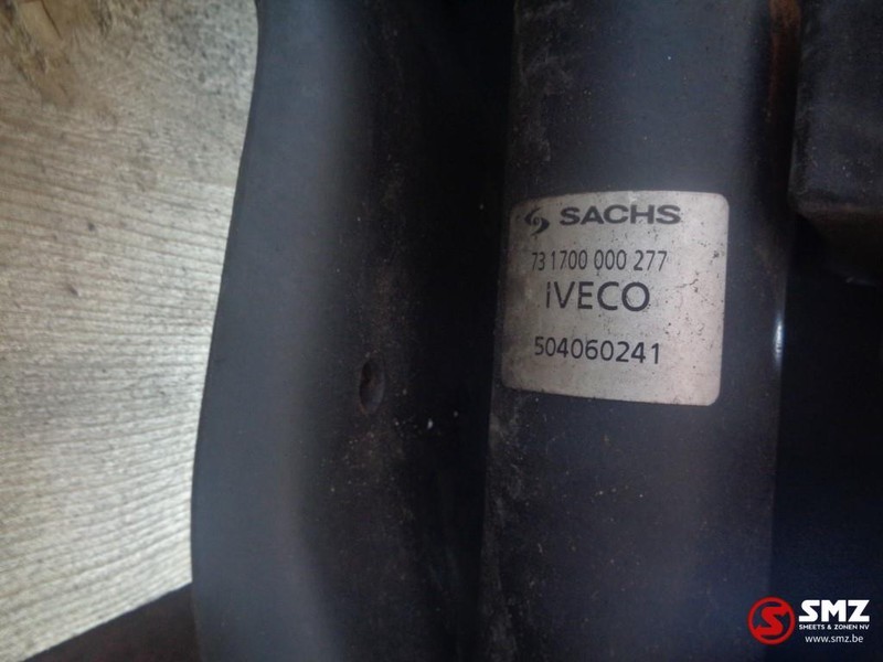 Iveco Occ cabineophanging stralis + schokdemper - Suspension de cabine pour Camion: photos 4 Iveco Occ cabineophanging stralis + schokdemper - Suspension de cabine pour Camion: photos 4