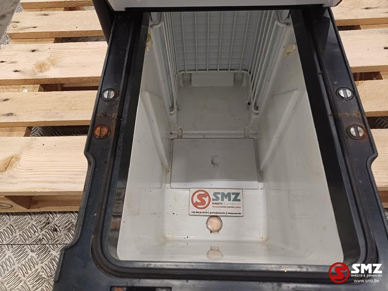 Iveco Occ koelkast Iveco - Cabine et intérieur pour Camion: photos 5 Iveco Occ koelkast Iveco - Cabine et intérieur pour Camion: photos 5