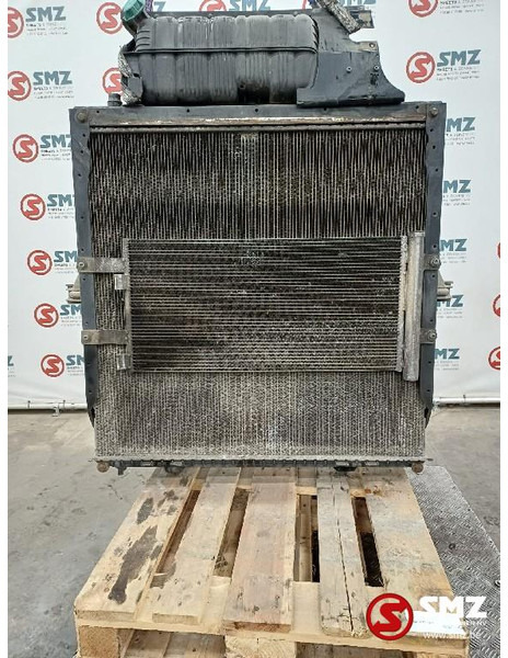 MAN Occ radiator + expansievat MAN - Radiateur pour Camion: photos 1 MAN Occ radiator + expansievat MAN - Radiateur pour Camion: photos 1