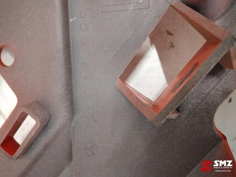 Mercedes-Benz Bumper Mercedes Actros MP2 MP3 A9438851625 - Pare-chocs pour Camion: photos 2 Mercedes-Benz Bumper Mercedes Actros MP2 MP3 A9438851625 - Pare-chocs pour Camion: photos 2