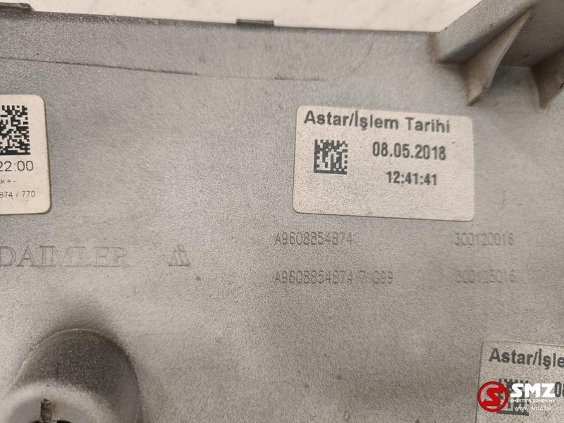 Mercedes-Benz Occ Bumperafdekking rechts Mercedes Actros MP4 - Pare-chocs pour Camion: photos 2 Mercedes-Benz Occ Bumperafdekking rechts Mercedes Actros MP4 - Pare-chocs pour Camion: photos 2