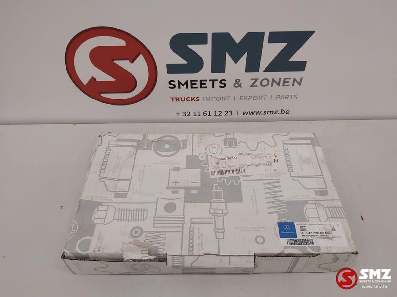 Mercedes-Benz Occ Koplamp sierlijst chroom links Actros MP2/MP3 - Feu avant pour Camion: photos 2 Mercedes-Benz Occ Koplamp sierlijst chroom links Actros MP2/MP3 - Feu avant pour Camion: photos 2