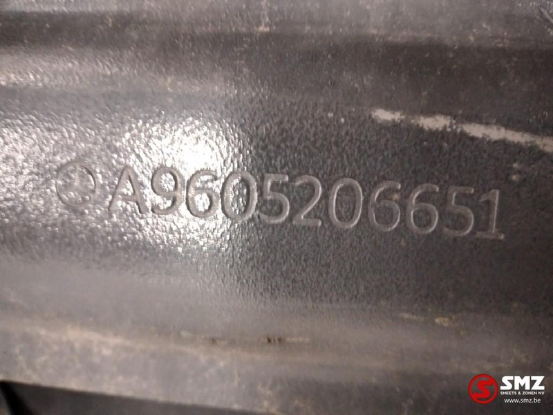 Mercedes-Benz Occ Spatbord met steun links Actros MP4 - Carrosserie et extérieur pour Camion: photos 3 Mercedes-Benz Occ Spatbord met steun links Actros MP4 - Carrosserie et extérieur pour Camion: photos 3