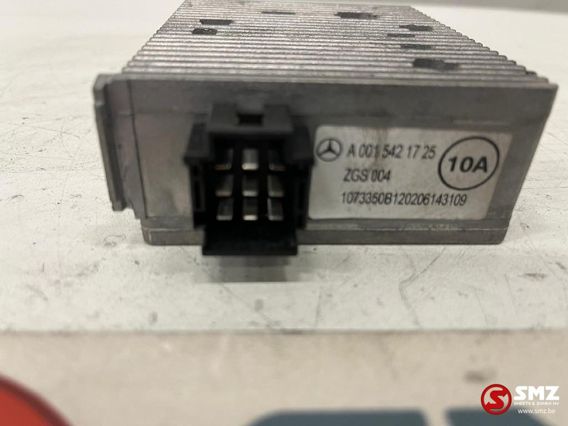 Mercedes-Benz Occ spanningsomvormer 10A Mercedes - Bloc de gestion pour Camion: photos 3 Mercedes-Benz Occ spanningsomvormer 10A Mercedes - Bloc de gestion pour Camion: photos 3
