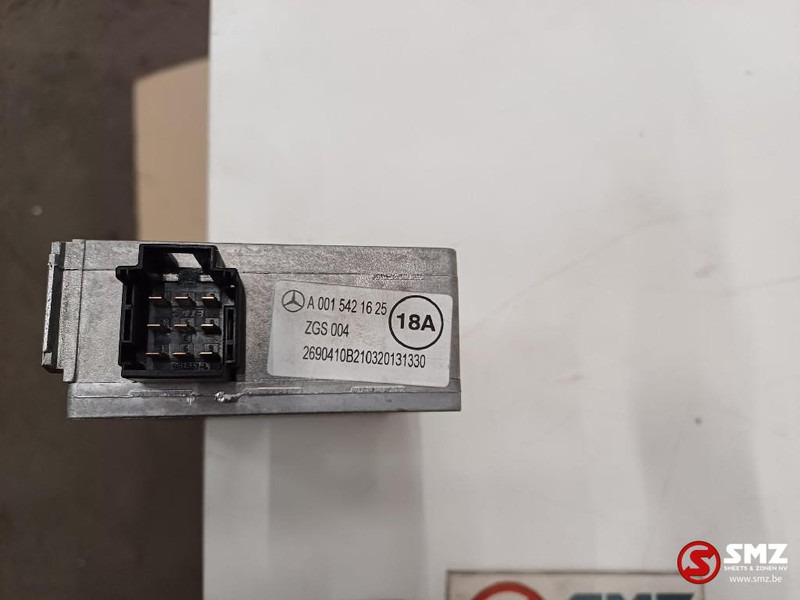 Mercedes-Benz Occ spanningsomvormer 18A Mercedes - Bloc de gestion pour Camion: photos 5 Mercedes-Benz Occ spanningsomvormer 18A Mercedes - Bloc de gestion pour Camion: photos 5