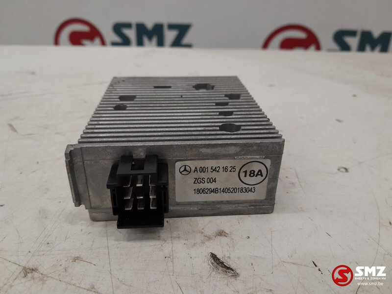 Mercedes-Benz Occ spanningsomvormer Mercedes Actros MP4 A0015421 - Bloc de gestion pour Camion: photos 2 Mercedes-Benz Occ spanningsomvormer Mercedes Actros MP4 A0015421 - Bloc de gestion pour Camion: photos 2