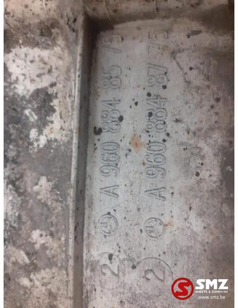 Mercedes-Benz Occ spatbordverlenging links Mercedes Actros MP4 - Carrosserie et extérieur pour Camion: photos 2 Mercedes-Benz Occ spatbordverlenging links Mercedes Actros MP4 - Carrosserie et extérieur pour Camion: photos 2