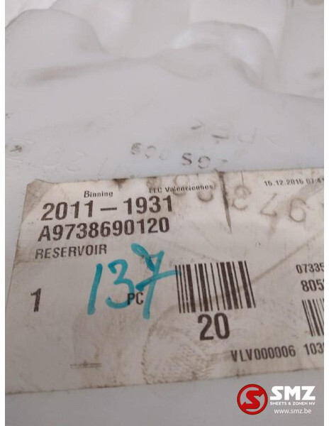 Mercedes-Benz Ruitensproeierreservoir mercedes atego a9738690120 - Essuie-glace pour Camion: photos 4 Mercedes-Benz Ruitensproeierreservoir mercedes atego a9738690120 - Essuie-glace pour Camion: photos 4
