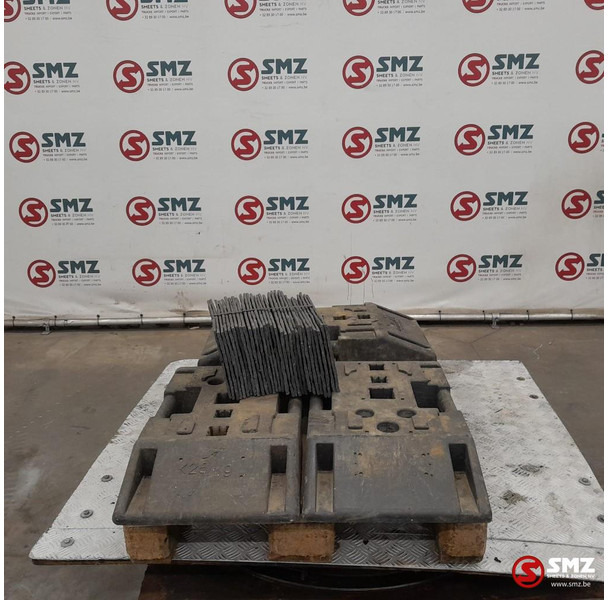 Diversen Occ lot steunvoeten verkeersborden - Pièces de rechange pour Camion: photos 3 Diversen Occ lot steunvoeten verkeersborden - Pièces de rechange pour Camion: photos 3