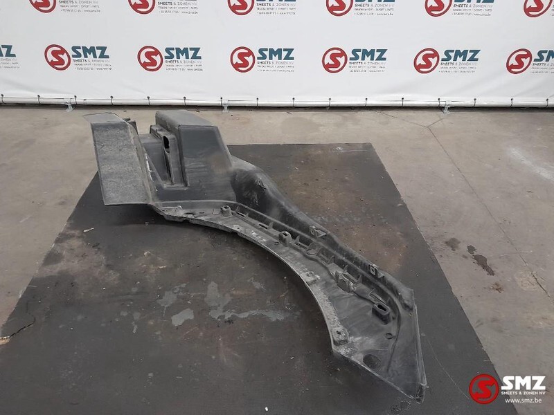 Renault Occ treeplankbehuizing rechts Renault T 82223396 - Portière et pièces pour Camion: photos 2 Renault Occ treeplankbehuizing rechts Renault T 82223396 - Portière et pièces pour Camion: photos 2