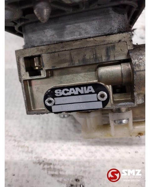 Scania Occ handremventiel Scania 4-serie - Cabine et intérieur pour Camion: photos 2 Scania Occ handremventiel Scania 4-serie - Cabine et intérieur pour Camion: photos 2