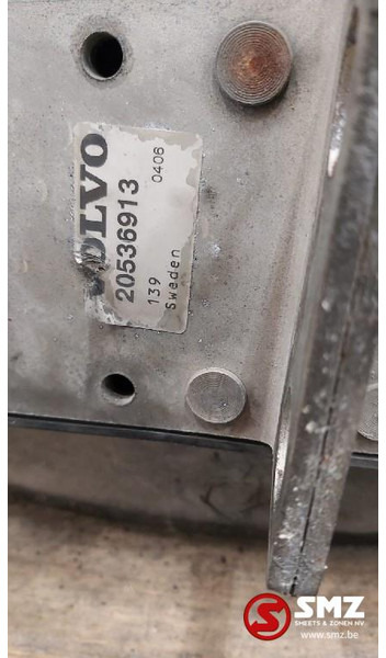 Volvo Occ Radiator met intercooler Volvo FH12 - Radiateur pour Camion: photos 4 Volvo Occ Radiator met intercooler Volvo FH12 - Radiateur pour Camion: photos 4